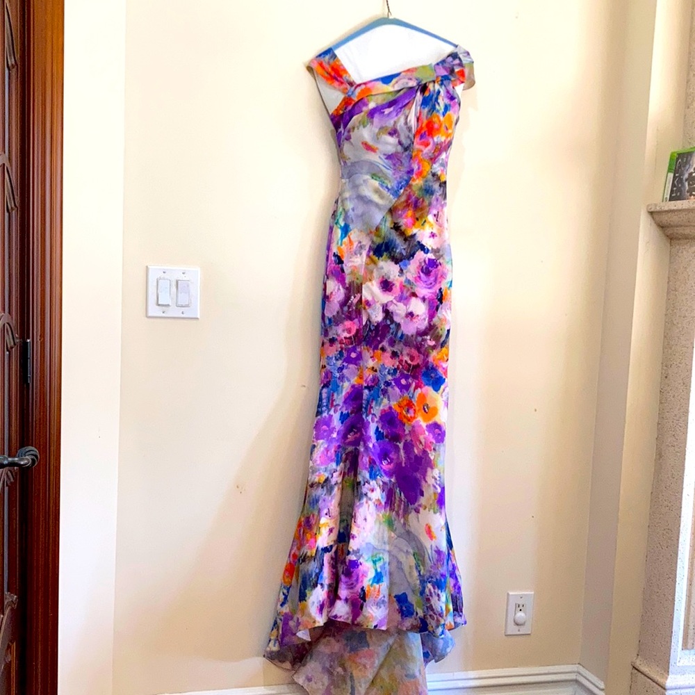 Runway Escada Stunning 100% silk gown.